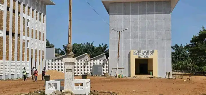 Côte d’Ivoire-AIP/ Des classes d’examen comptent des effectifs pléthoriques dans les lycées publics de Sassandra