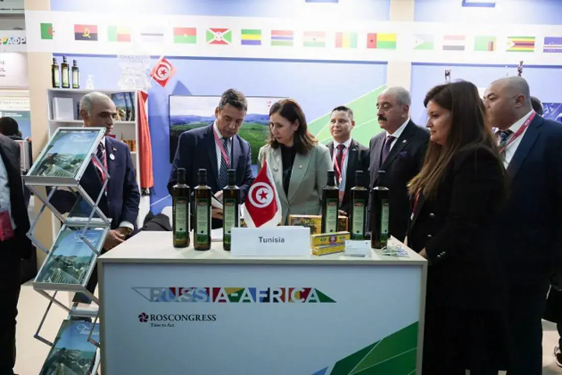 Tunisia's Prime Minister Visits Tunisian Pavilion at Moscow Exhibition