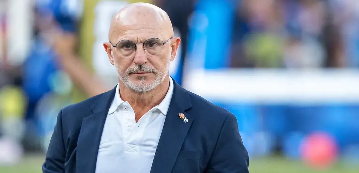 Ballon d'Or 2026. Les espagnoles font une razzia et prennent tout les trophées : Luis de la Fuente élu meilleur entraineur, Unai Simon élu meilleur gardien