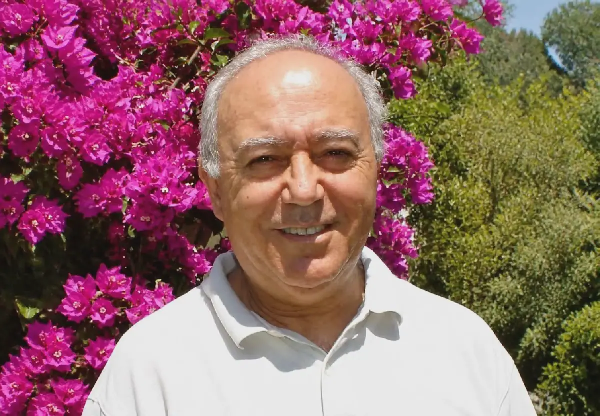Tunisian Doctor to Present Poetry Book "Arouc Maouk"