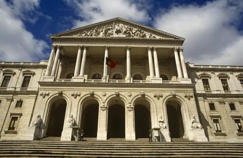 Manifestantes em Lisboa Apelam à Greve Geral pelo Direito à Habitação