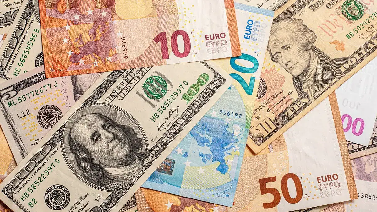 Algerian Dinar: Dollar Surges While Euro Remains Stable