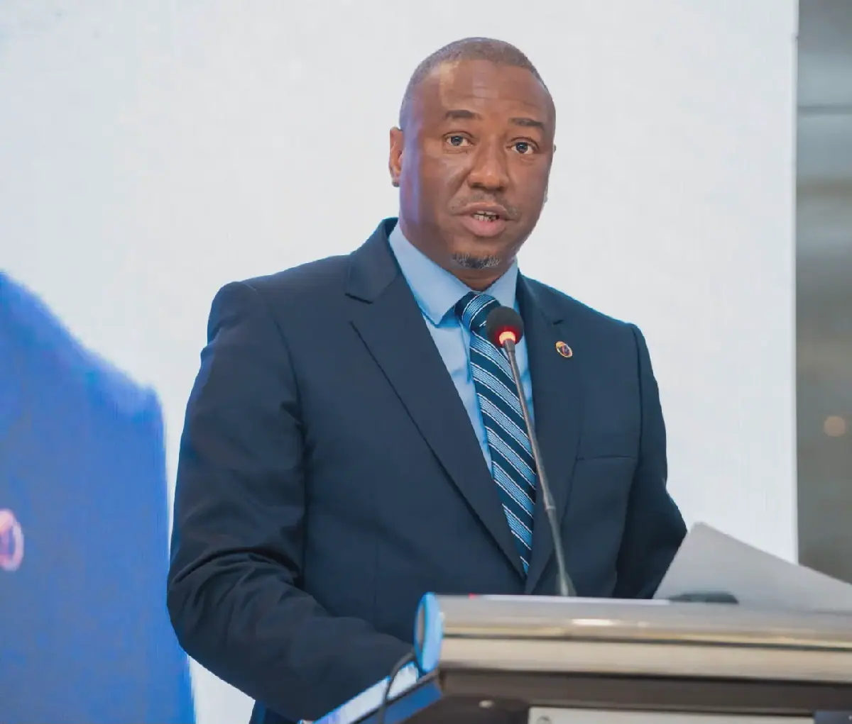 Guinean Sports Minister Cellou Baldé Congratulates Mamady Doumbouya on FEGUIFOOT Election