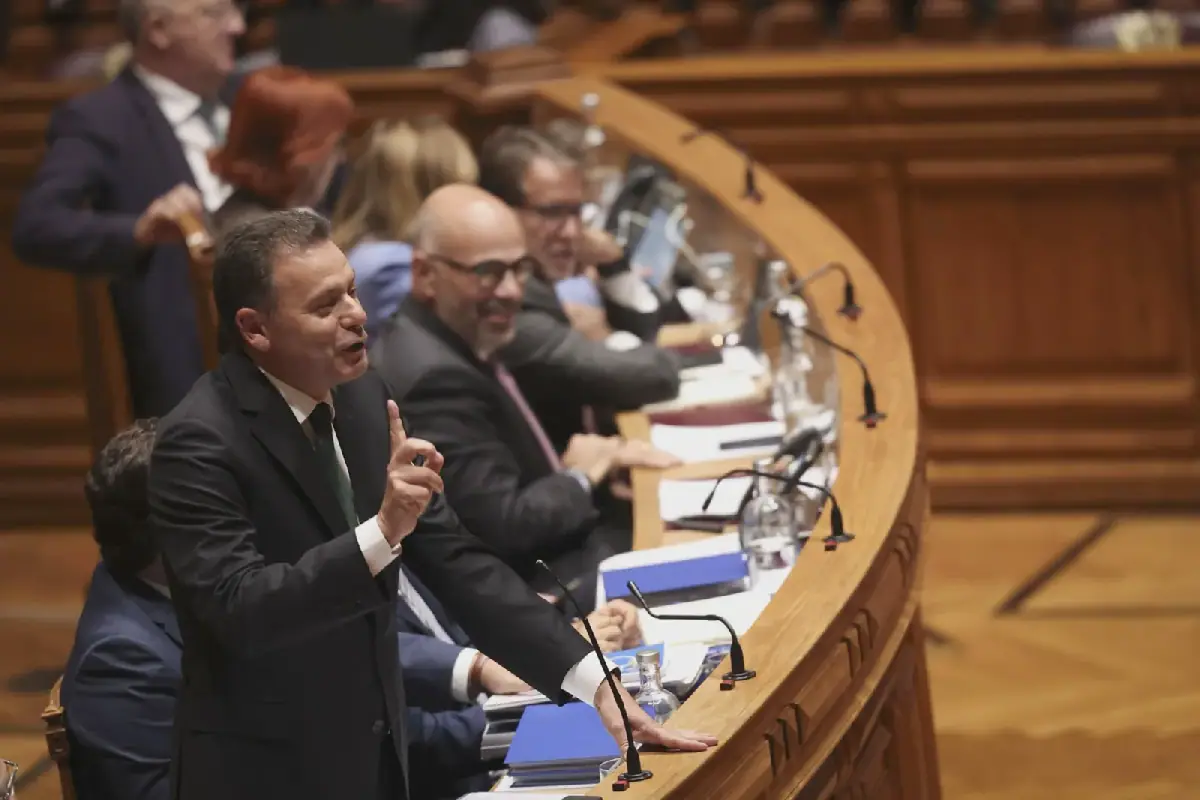 Primeiro-ministro de Portugal elogia atuação da polícia em manifestações por habitação