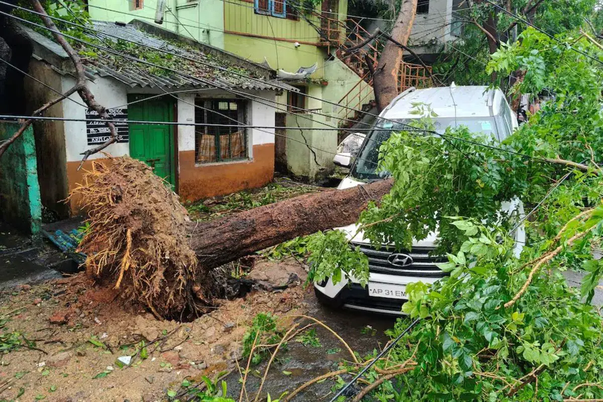 India Evacuates Over 180,000 as Cyclone Arnab Hits Coast