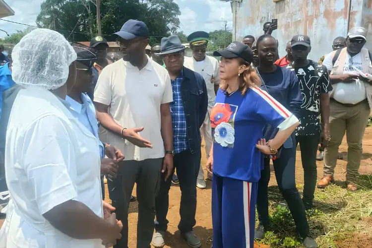 Pr Nkana Ayo-Bivigou, ministre de la santé en visite à Dienga