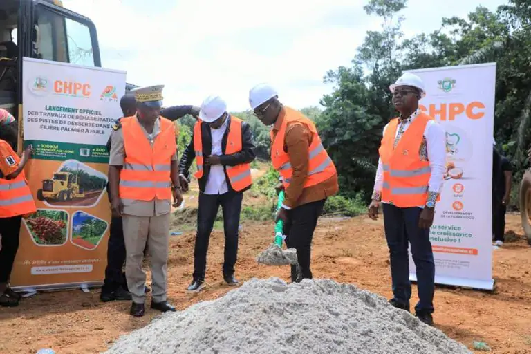 Côte d’Ivoire-AIP/ Tabou: le CHPC engage la réhabilitation des pistes rurales pour désenclaver les zones de production de palmier à huile