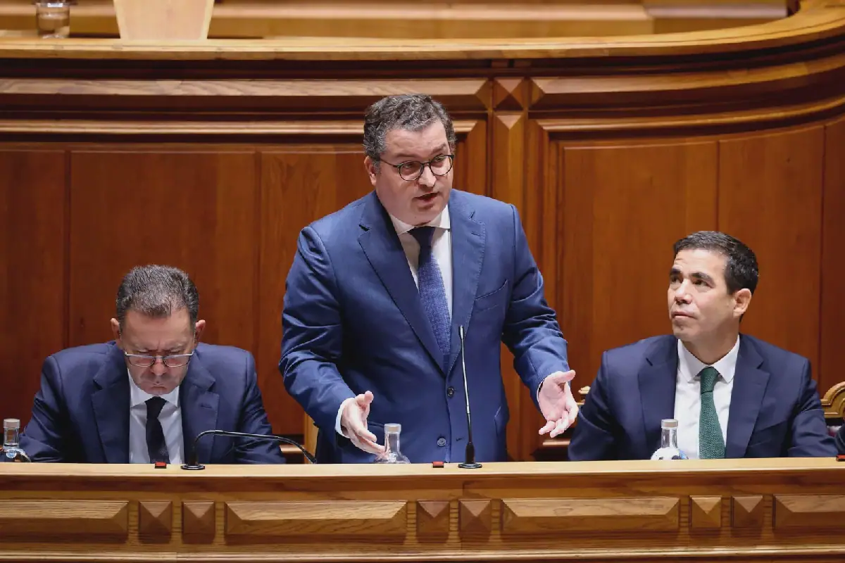 Portuguese Government Debates 2027 Budget Amidst Condolences to Spain