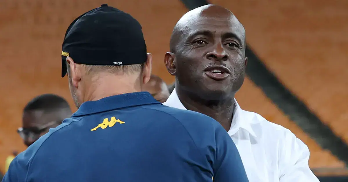 Esau Mtsweni, coach of TS Galaxy, embraces Fernando Da Cruz, Kaizer Chiefs head coach, during their Carling Knockout Cup 2026/27 Last 16 match that was played at the FNB Stadium in Johannesburg on October 27 2026. Picture: Muzi Ntombela/BackpagePix