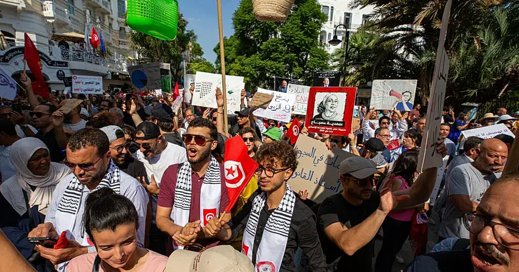 Tunisian journalist Zied el-Heni sentenced to four years in jail on terrorism charges