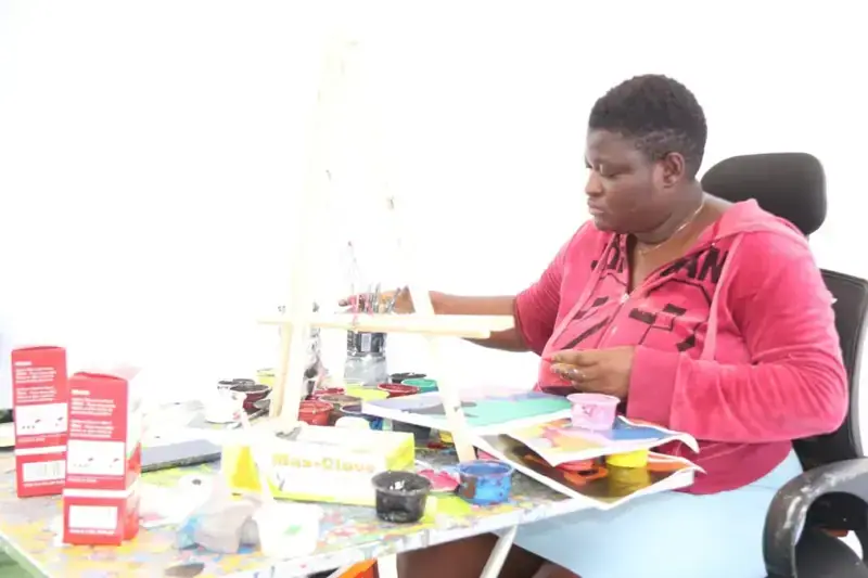 Ghanaian Policewoman Dies After Attempting 120-Hour Painting Marathon