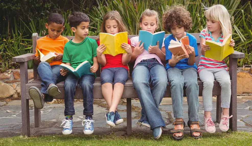 Tunisian Experts Discuss the Importance of Children's Literature and Reading