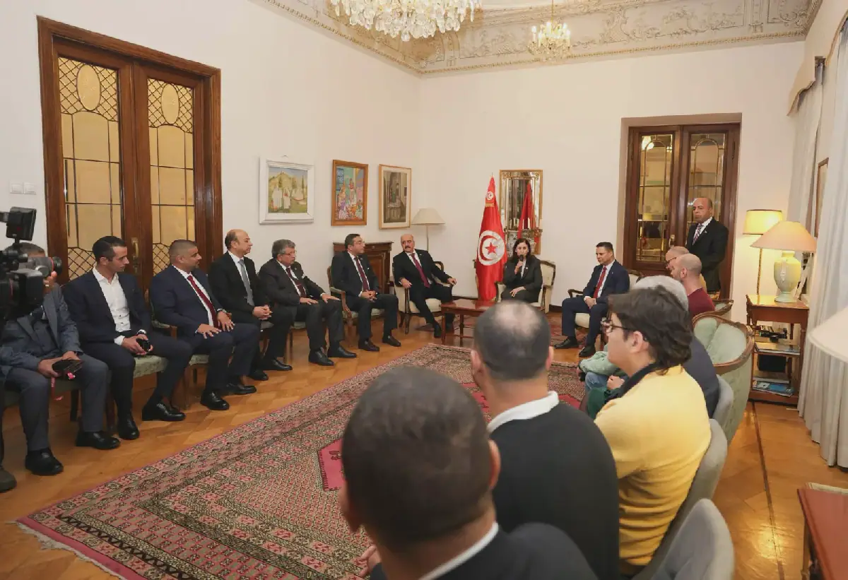 Tunisian Prime Minister Meets with Tunisian Community in Russia