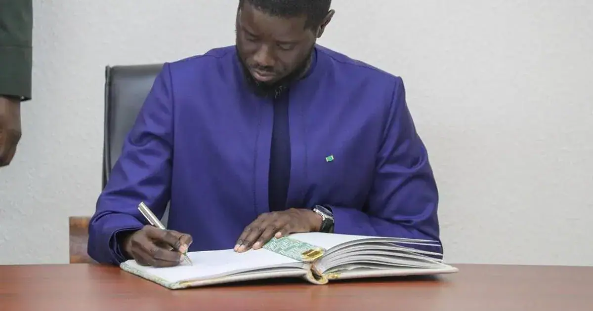 President-Bassirou-Diomaye-Faye-Signature