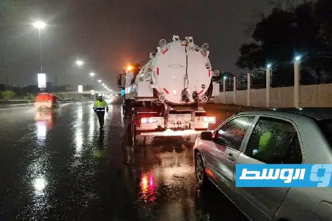 تحذير من أمطار رعدية ورياح في عدة مناطق ليبية غدا