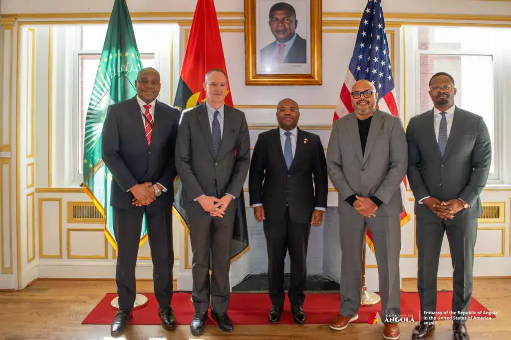 Embaixador Agostinho Van-Dúnem recebe representantes da ExxonMobil em Washington — Embaixada de Angola