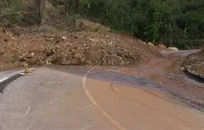 Algerian Road Users Fear Collapse Amidst Repeated Sinkholes