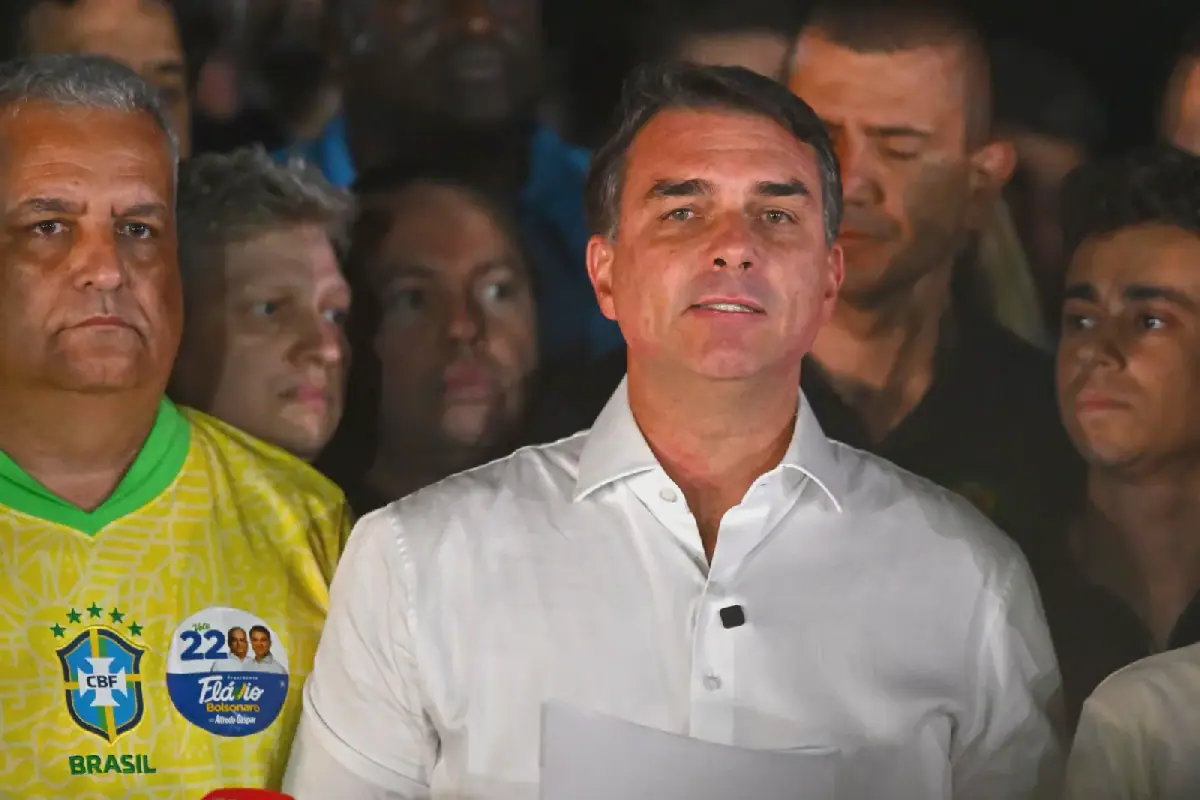 Flávio Bolsonaro Claims Leadership of Brazil from US Exile