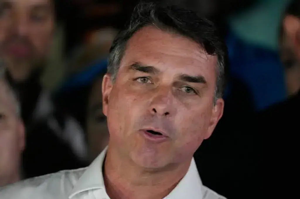 Le sénateur brésilien Flavio Bolsonaro s'exile aux États-Unis après sa défaite électorale