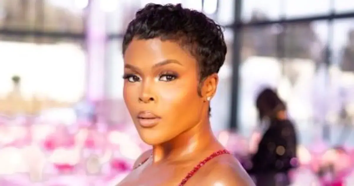 Kuhle Adams ​to bring glamour to the Miss SA red carpet.