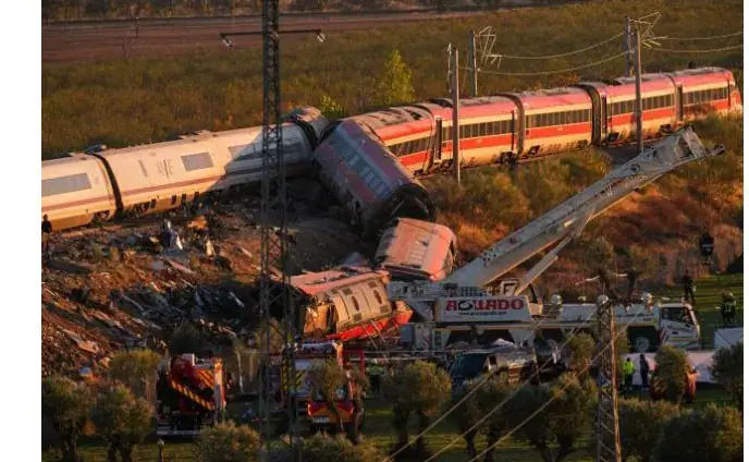 Espagne /Collision entre deux trains : “Toute l’Espagne est en deuil” déclare le Premier ministre Pedro Sánchez