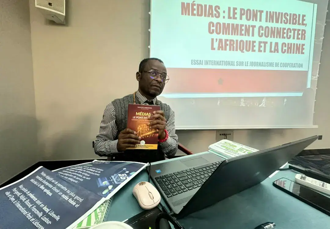 Chine-Afrique/Coopération : Innocent M’badouma présente son ouvrage sur le rôle des médias à Beijing
