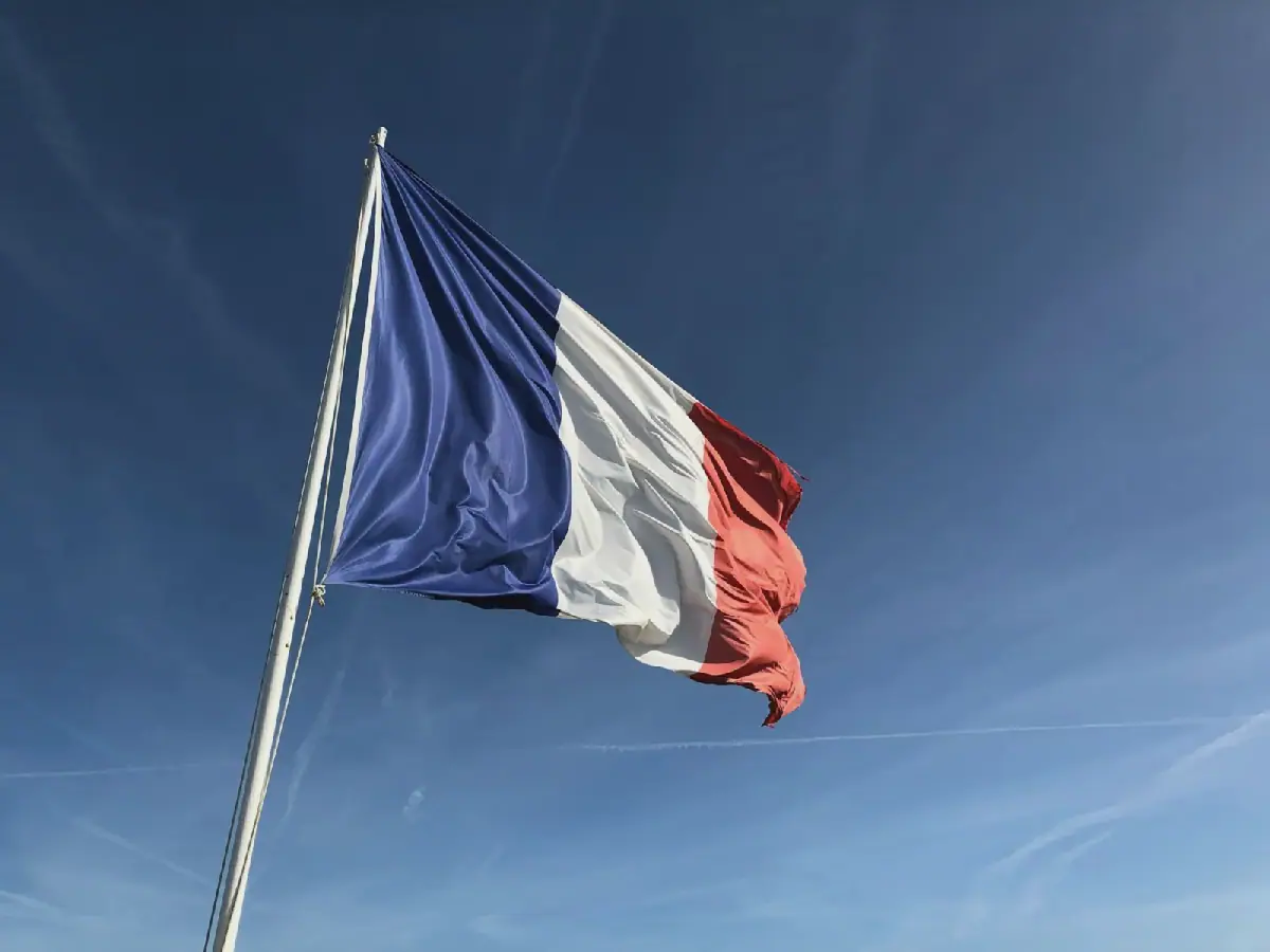 French Lawmakers Propose Mass Regularization of Undocumented Workers