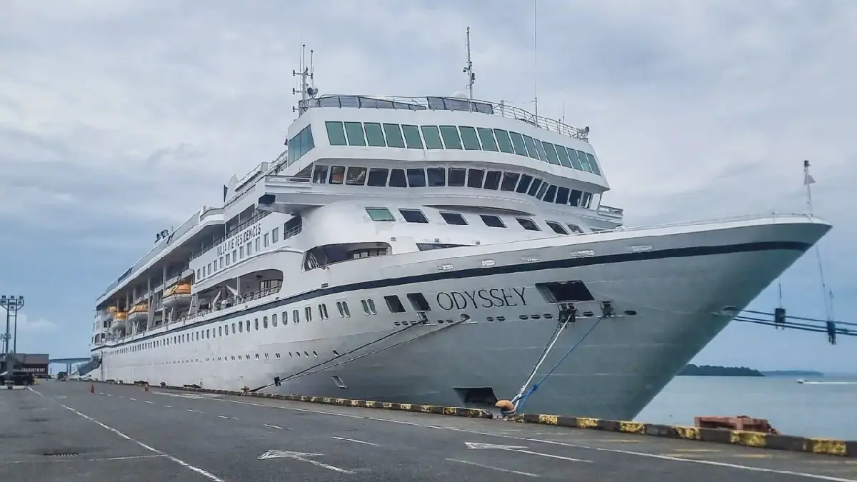 Des passagers d'un bateau de croisière abandonnés au Cambodge