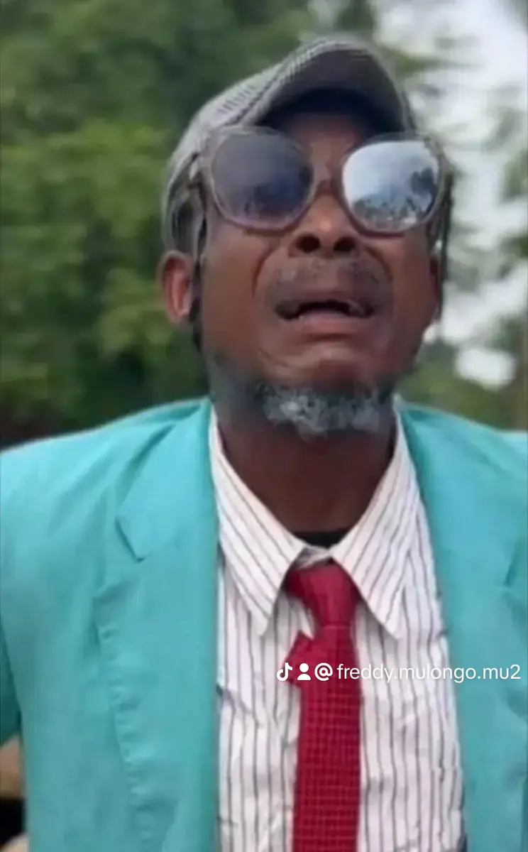 LUBUMBASHI : ODON KARIBONA, L’HOMME À LA CASQUETTE GAVROCHE, VESTE VESTE, PANTALON JAUNE, LE MEILLEUR DE LA COMÉDIE LUSHOISE !