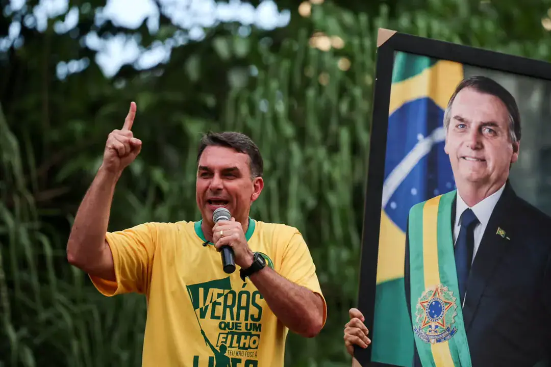 Flávio Bolsonaro Relocates to America After Brazilian Election Loss