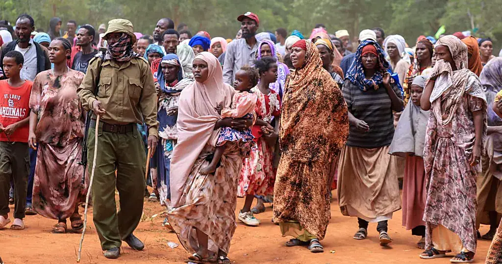 Gunfire heard across Ethiopia border as growing numbers flee into Kenya