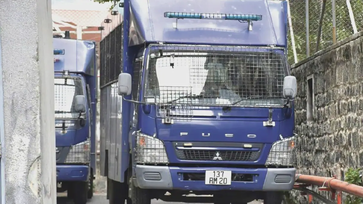 Fifteen Plead Guilty to Curfew Violations and Arms Possession in Mauritius