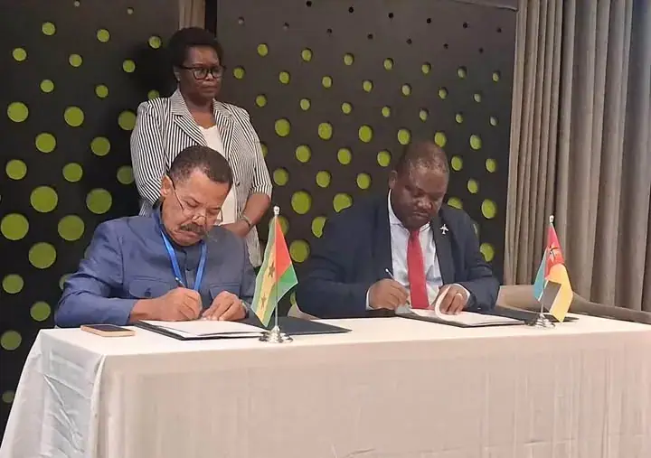São Tomé e Príncipe e Moçambique assinam acordo de serviço de transporte aéreo