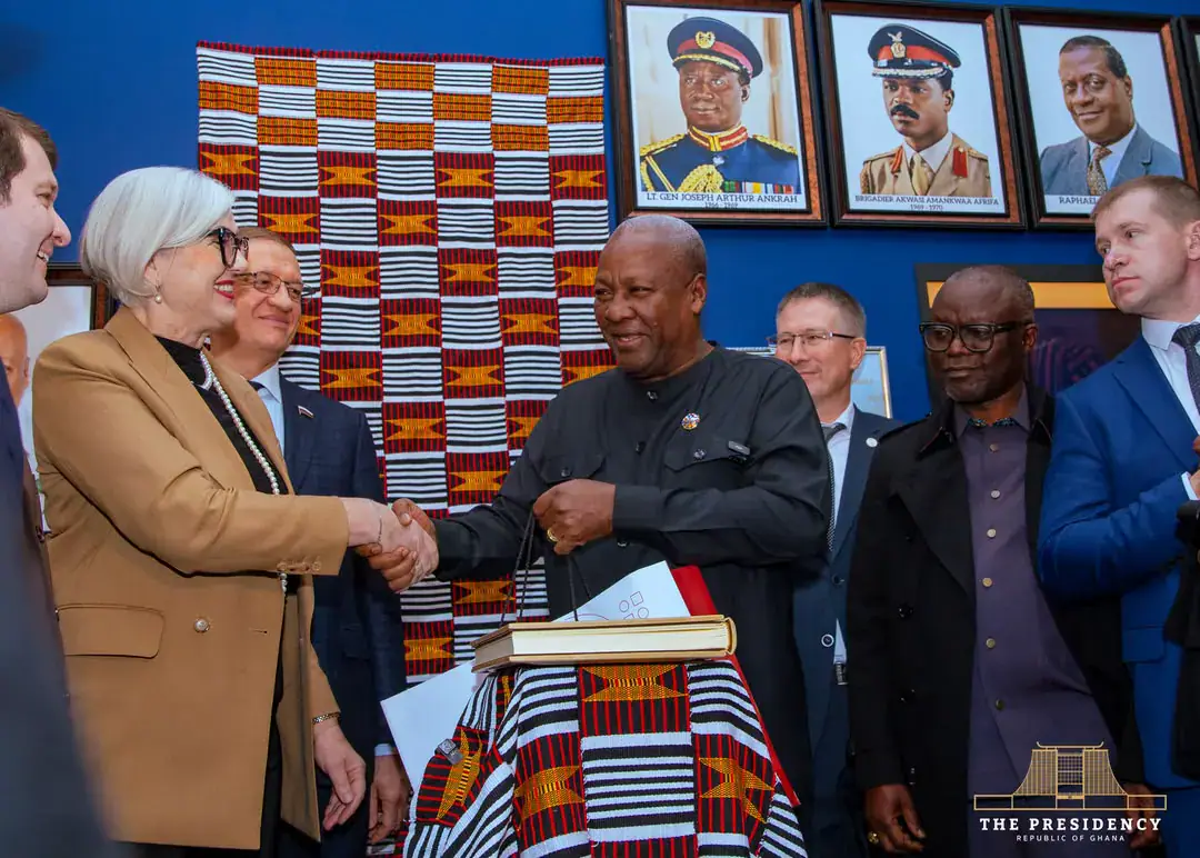 Mahama visits Kente Exhibition by Russia-Ghana Parliamentary Forum in Moscow