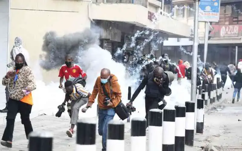 Poverty, fear and censorship push African journalism into crisis, report finds