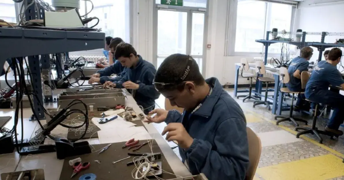 Tunisia's Ministry of Defense Opens Enrollment for Military Vocational Training