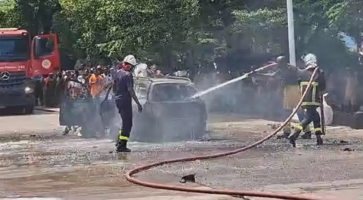 Vehicle Fire in Guinea's Kaloum District Sparks Concerns