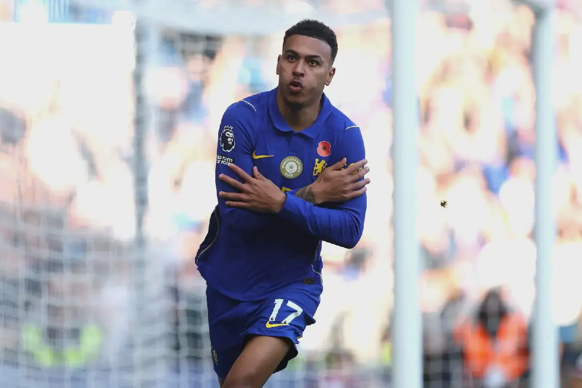 Chelsea deepen Manchester United crisis with 2-0 win