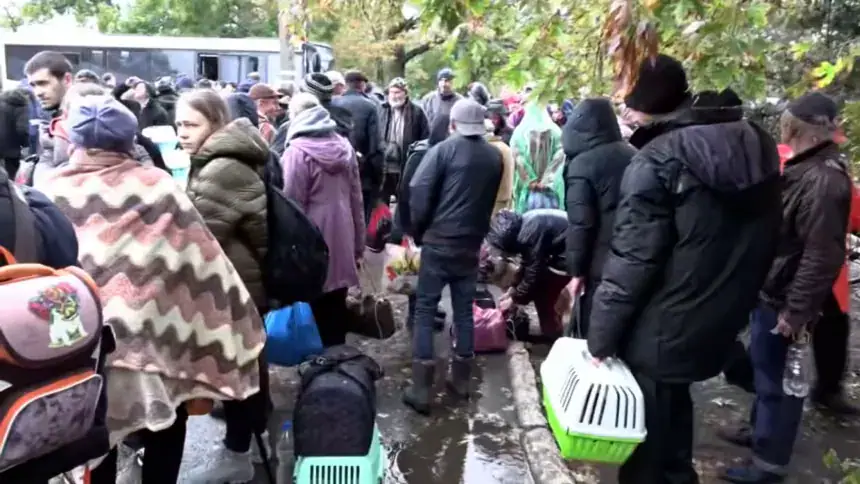 Hundreds Evacuated from Occupied Ukrainian Town Under Melania Trump-Brokered Ceasefire