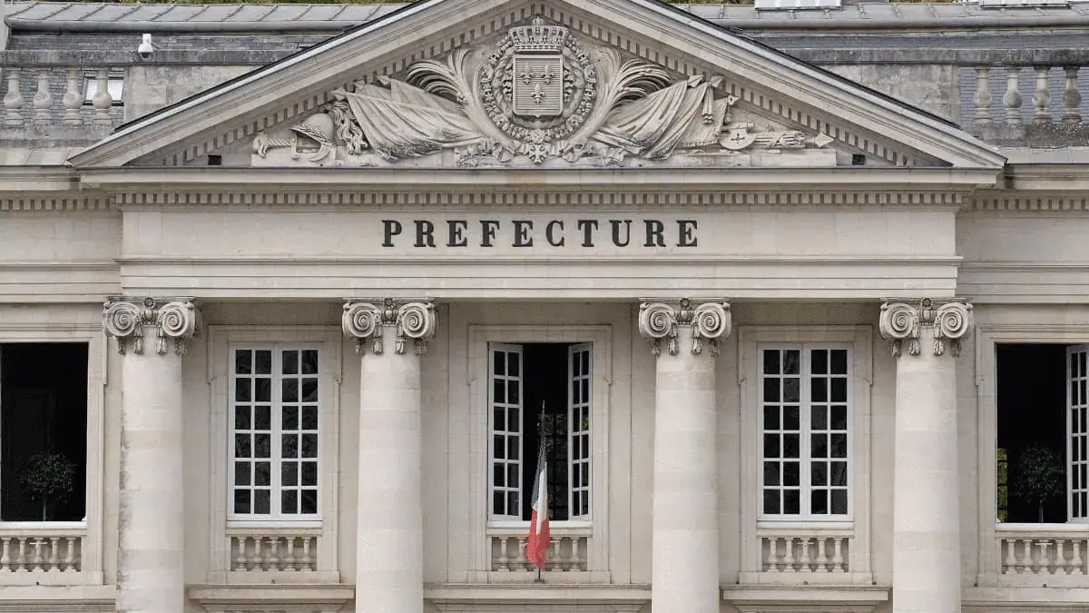 France Introduces New Decree Affecting Foreign Workers' Residence Permits