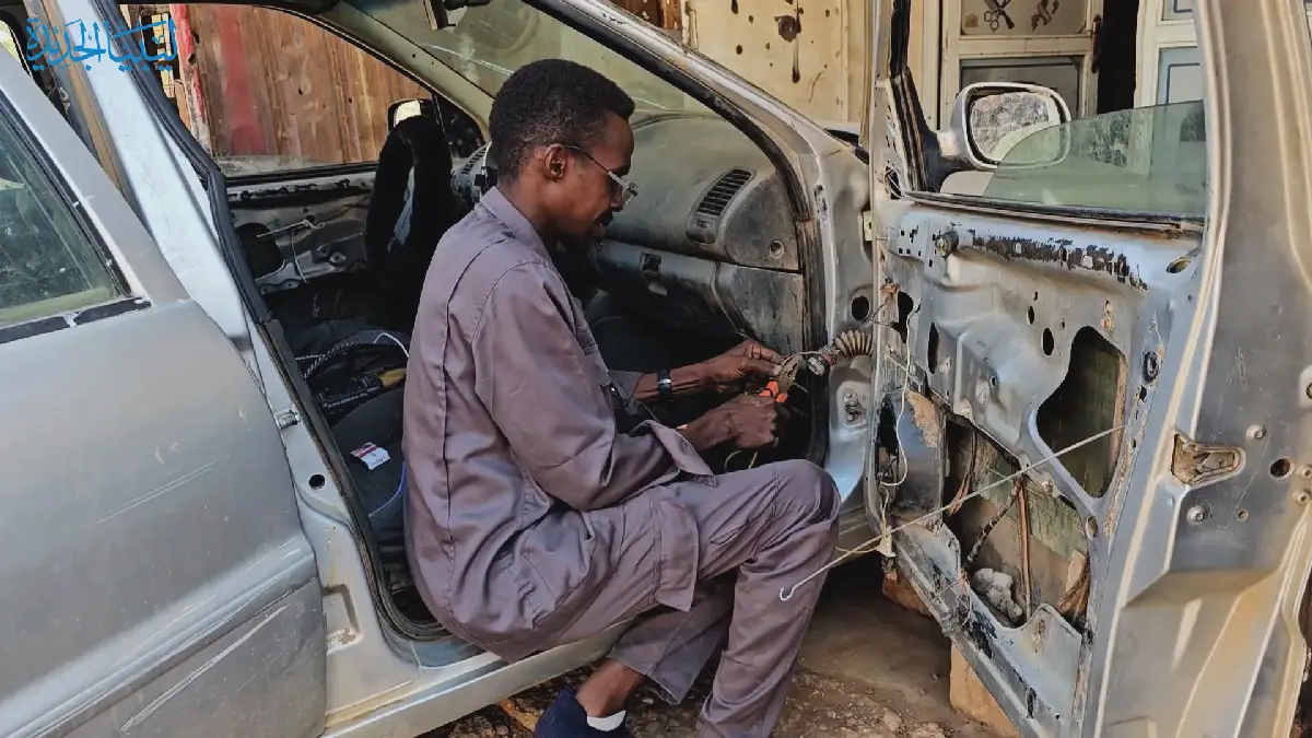 سيارات عمرها ربع قرن تعمل بالهاتف.. ابتكار سوداني يتحدى الزمن
