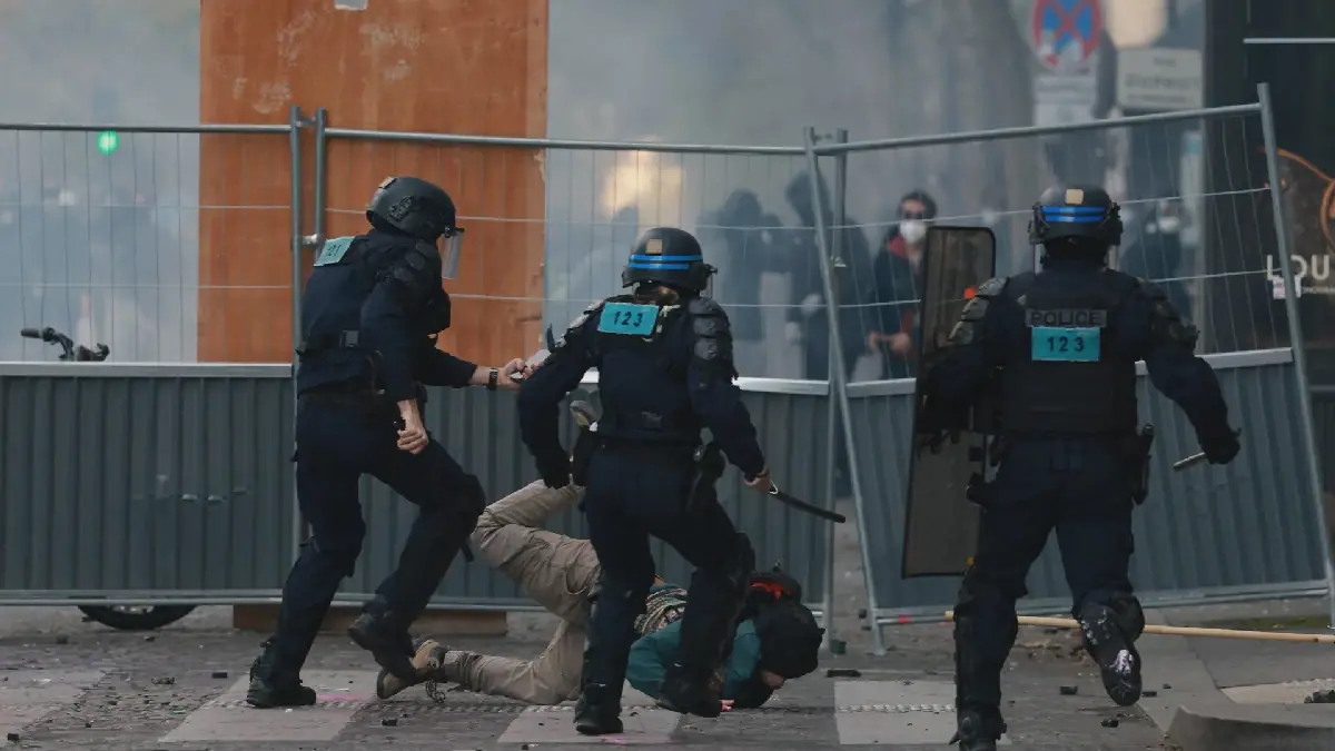 Clashes Erupt in Paris as Police Confront Protesters with Molotov Cocktails