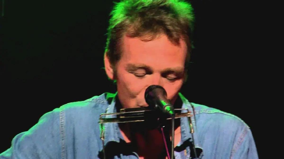 Valiant Swart Performs Hit Song on TV Show