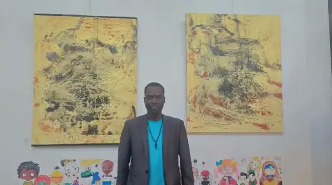Kokou Ekouagou promotes Togolese creation at ArtTrip meeting in Paris.