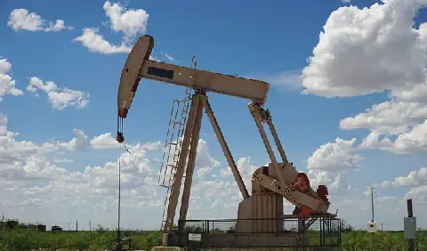 Tunisia's Economy Faces Energy Costs as Oil Price Hits $110