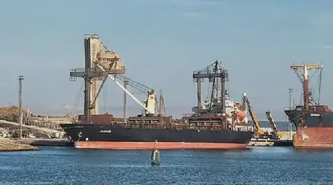 Somali Navy Rescues Crew From Distressed Bulker, Details Incomplete