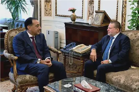 Egyptian Prime Minister Meets Central Bank Governor to Discuss Economic Priorities