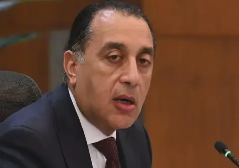 Egyptian Prime Minister Discusses Inflation Reduction and Dollar Flow Increase with Central Bank Governor