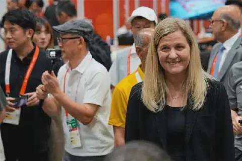 IOC President Coventry Praises Asian Games Accommodation