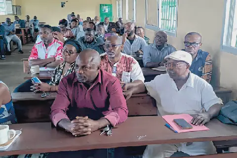 Ici, lors d’une assemblée générale du SNEC-UOB.